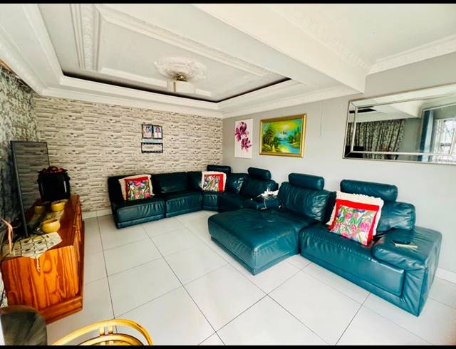 4 BEDROOM PROPERTY TO RENT IN NEWLANDS WEST